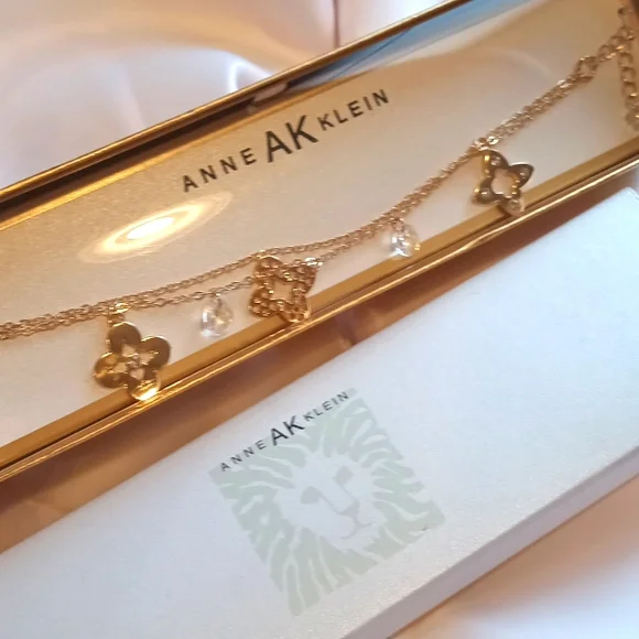 Anne AK Klein clover charm bracelet women's Jewelry in gold \ ivry tone New - Picture 4 of 7
